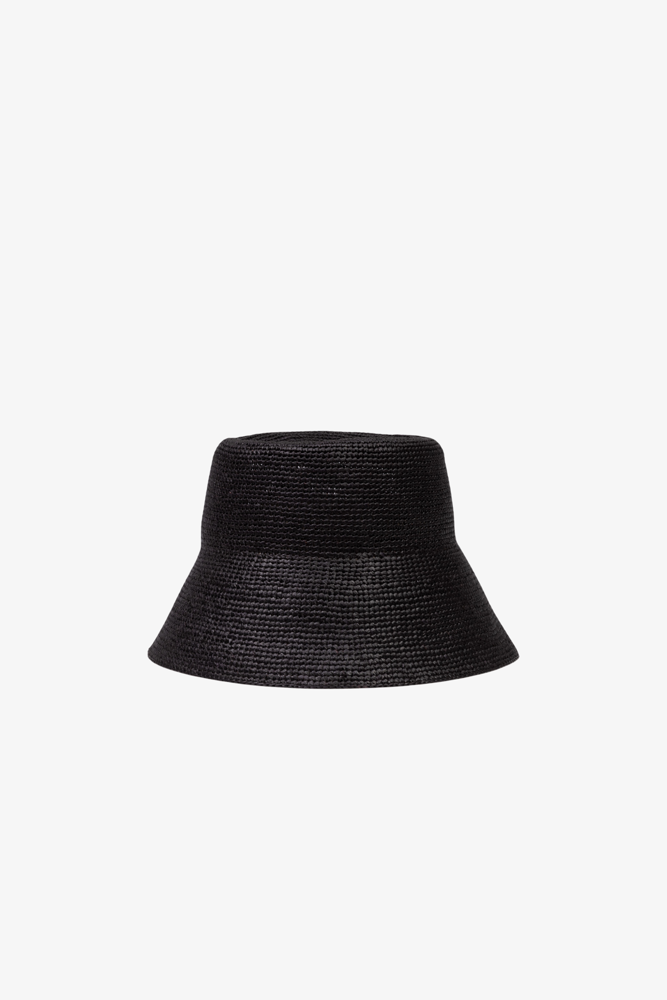 Bucket w kolorze czarnym z naturalnej trawy toquilla, ręcznie pleciony