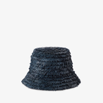 Granatowy bucket z naturalnej rafii z efektem frędzli