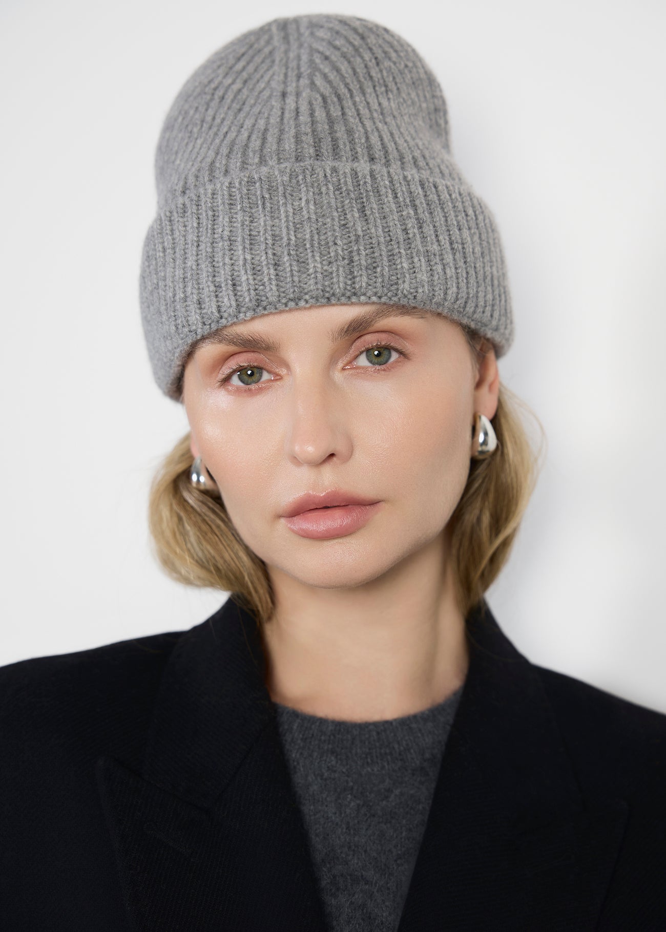 Szara czapka wełniana PENICHE