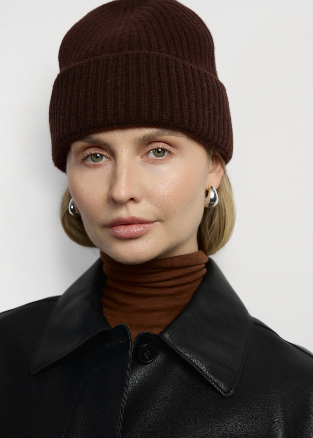 Czekoladowa czapka z wełny jaka