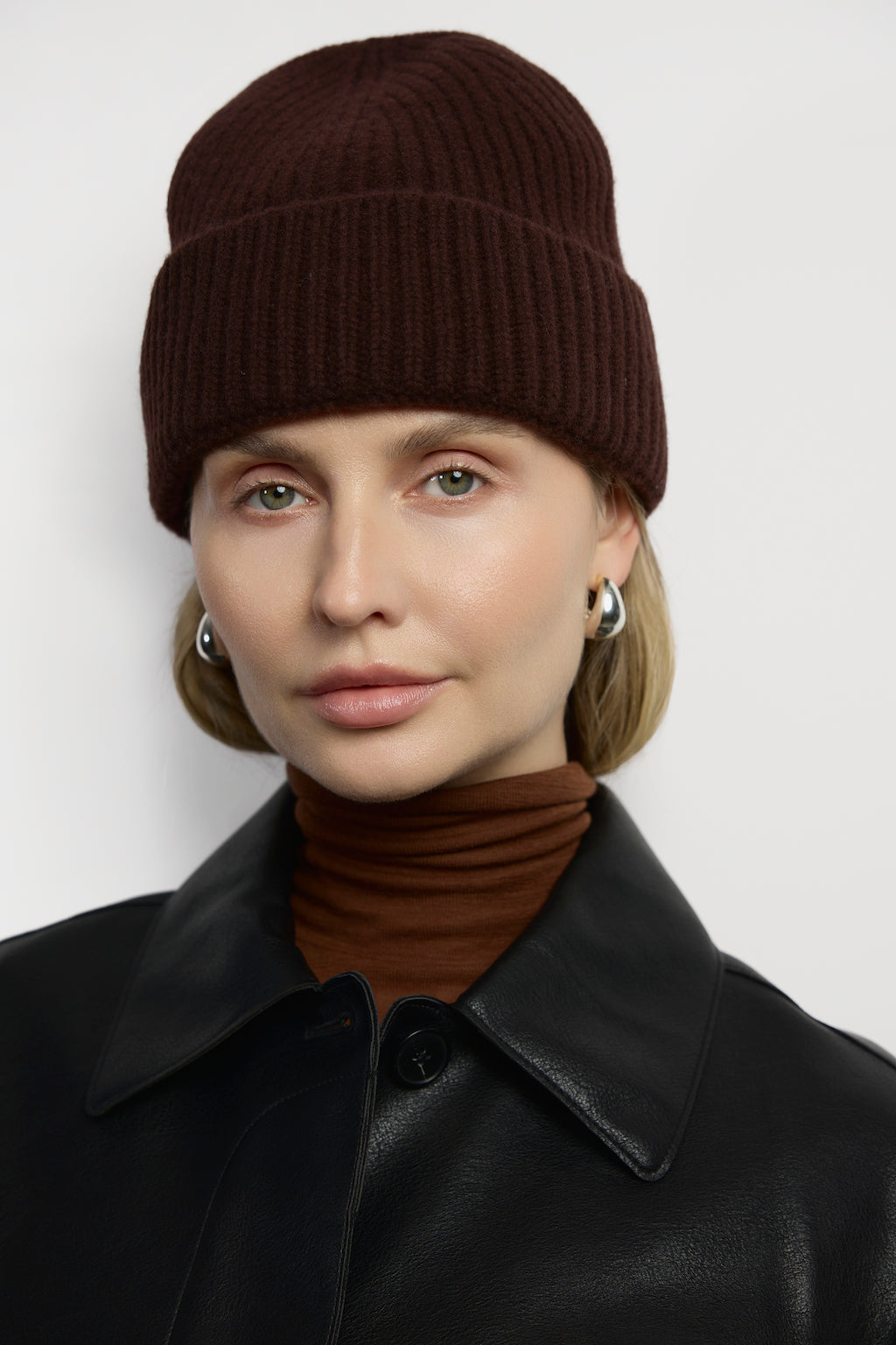 Czekoladowa czapka z wełny jaka