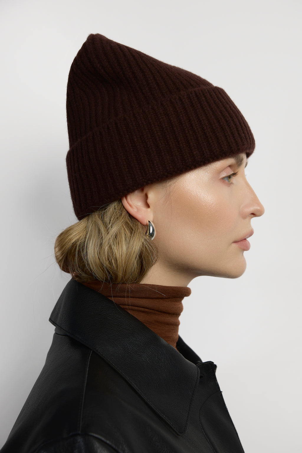 Czekoladowa czapka z wełny jaka

