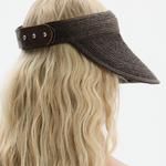 Daszek z naturalnej rafii wykończony skórą caviar w kolorze czekoladowym