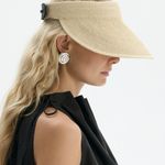 Daszek z naturalnej rafii wykończony skórą caviar w kolorze naturalnym