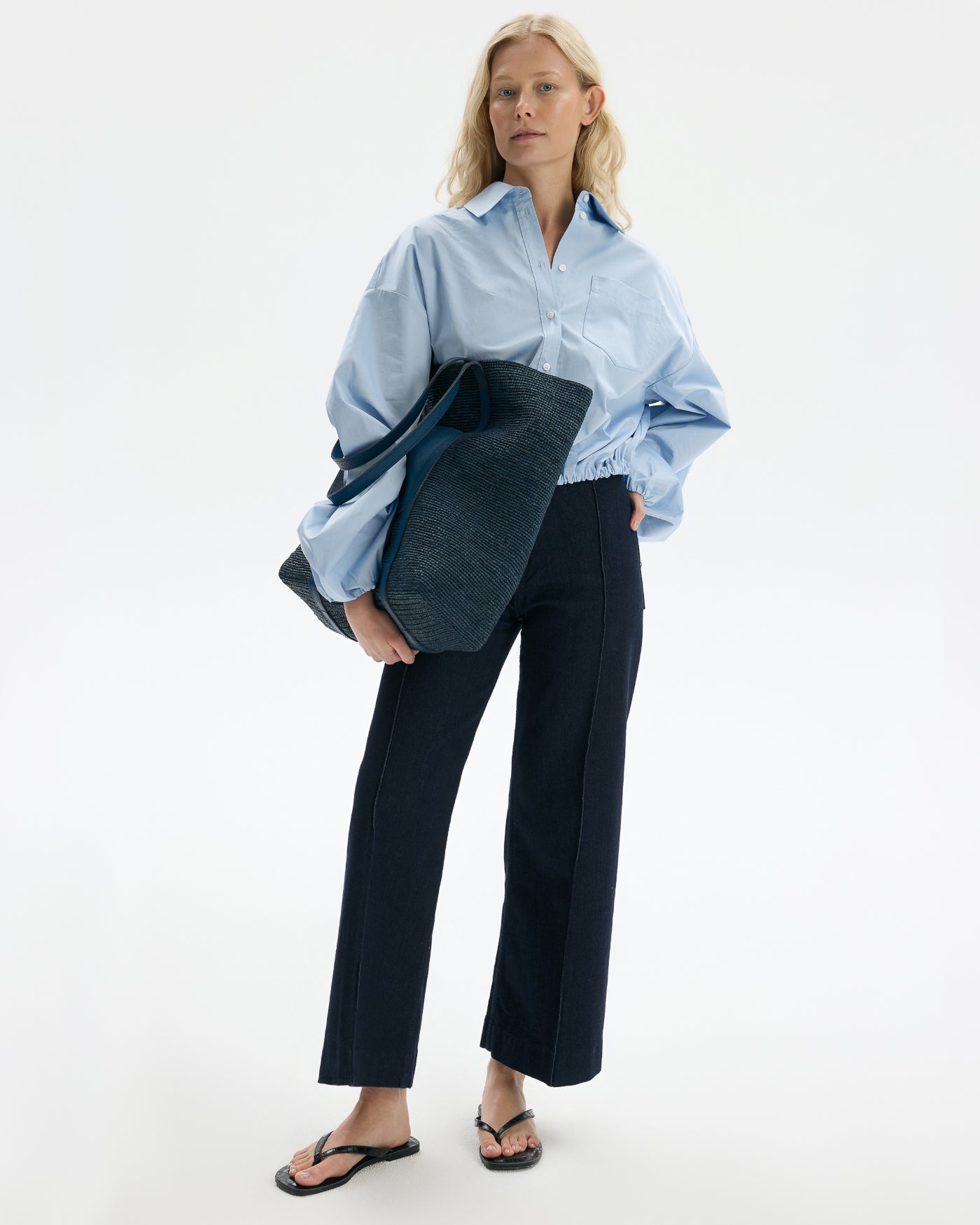 Torba z rafii w kolorze czekoladowym wykończona skórą caviar