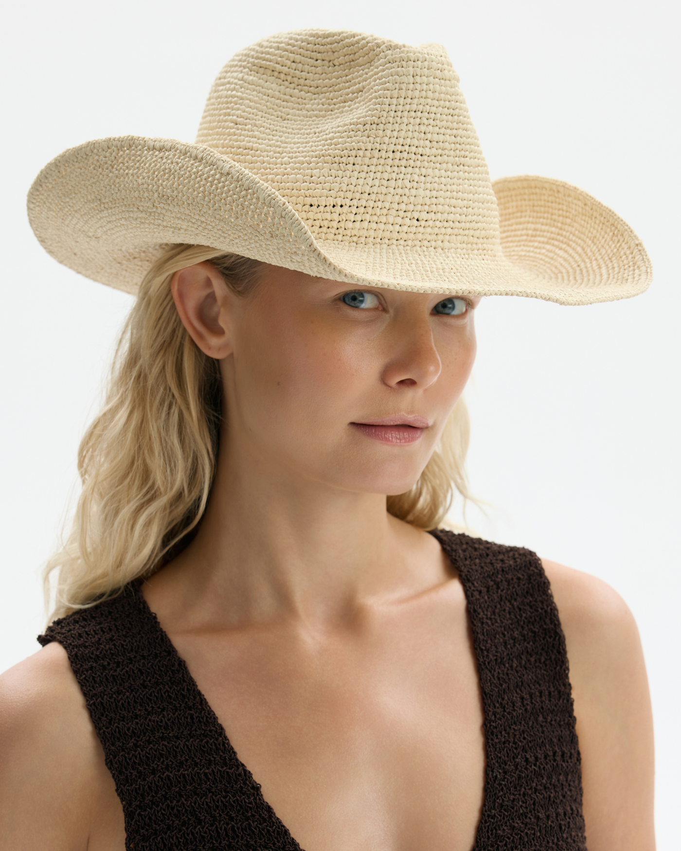 Kapelusz z naturalnej rafii w stylu kowbojskim