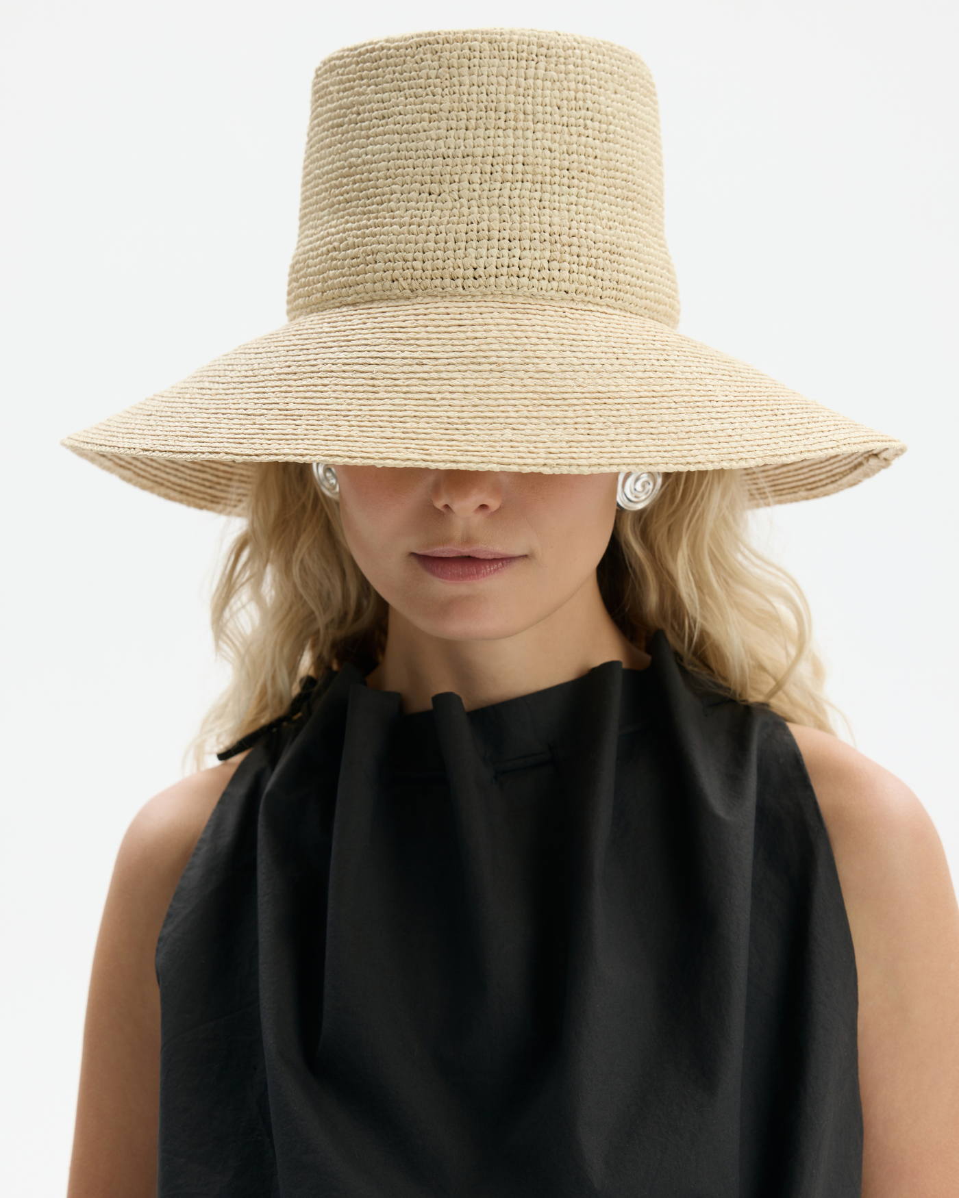 Bucket Tessa z szerokim rondem w kolorze naturalnym