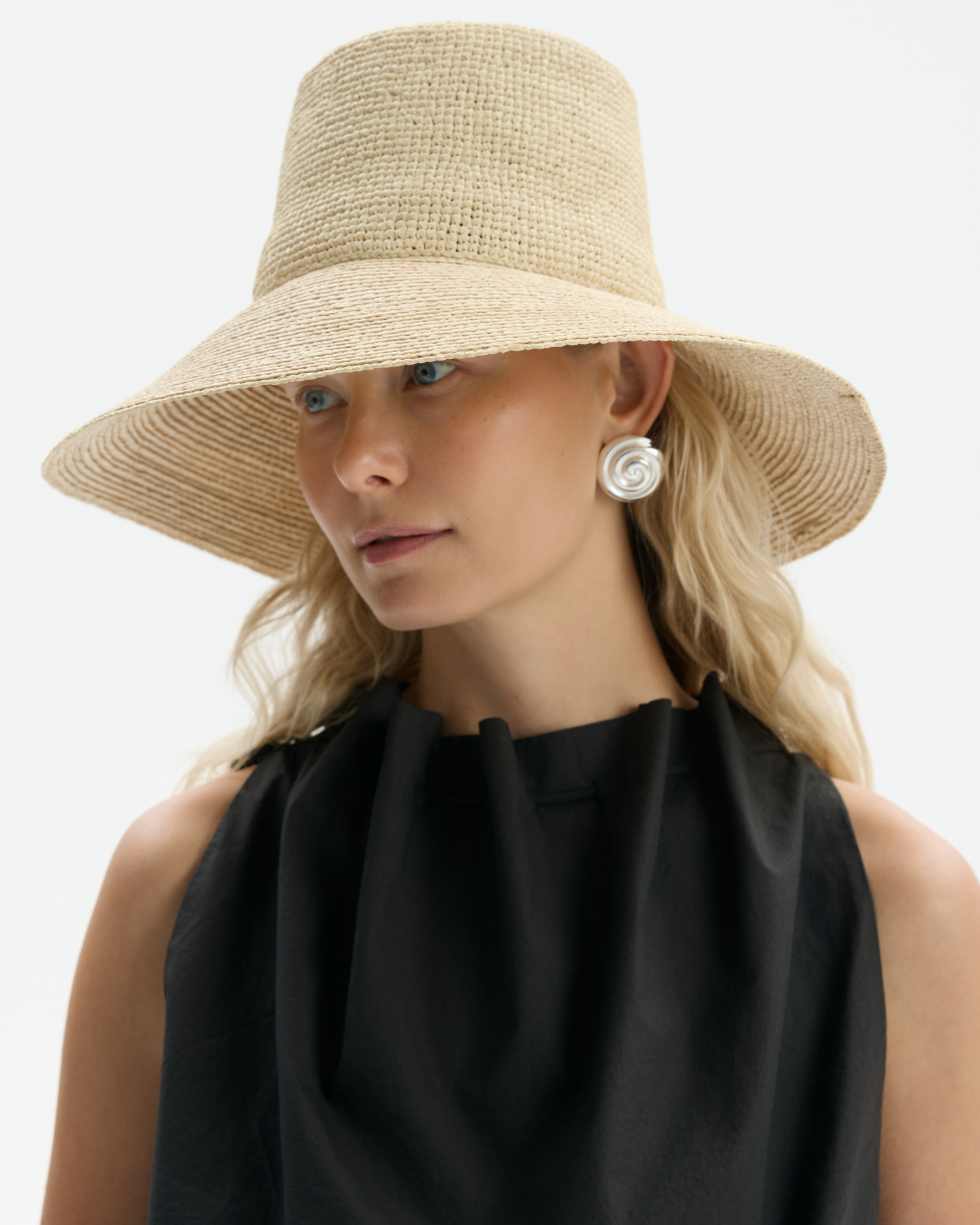 Bucket Tessa z szerokim rondem w kolorze naturalnym