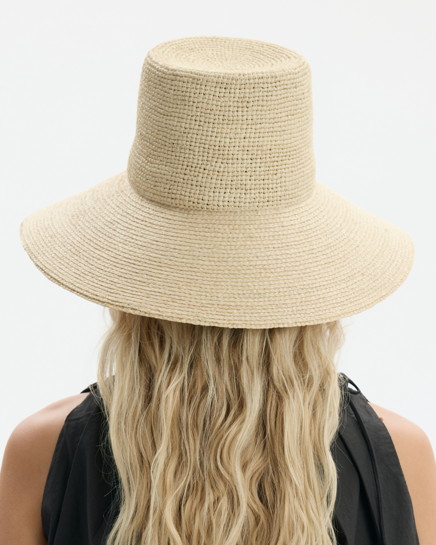 Bucket Tessa z szerokim rondem w kolorze naturalnym